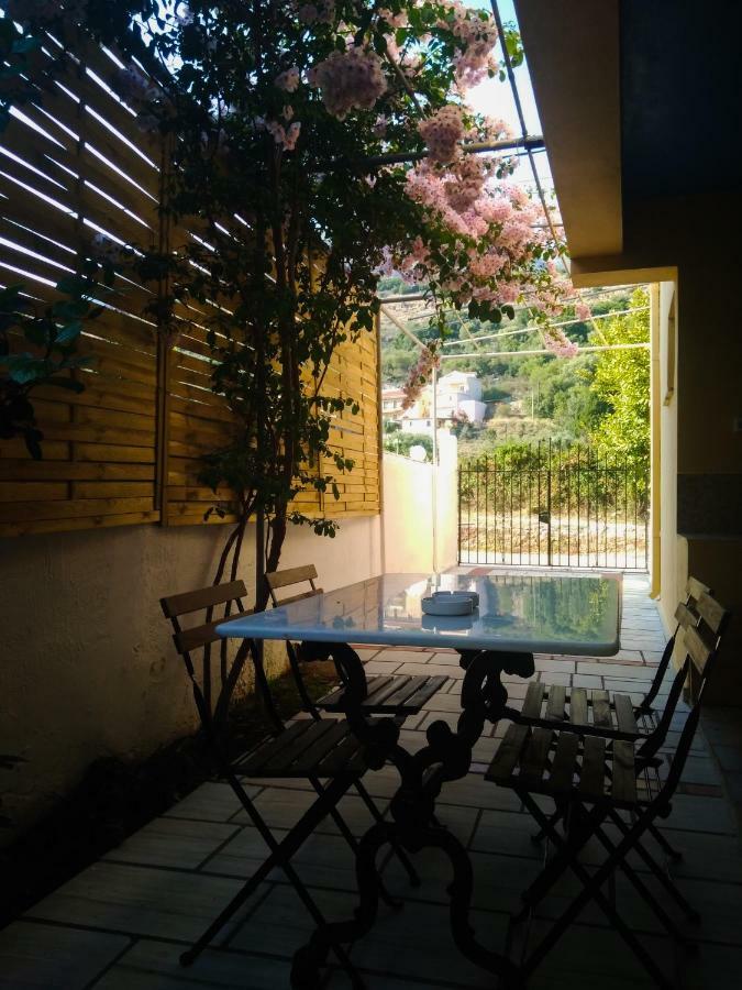 Ferienwohnung House With Garden Near The Sea Agia Efimia Exterior foto