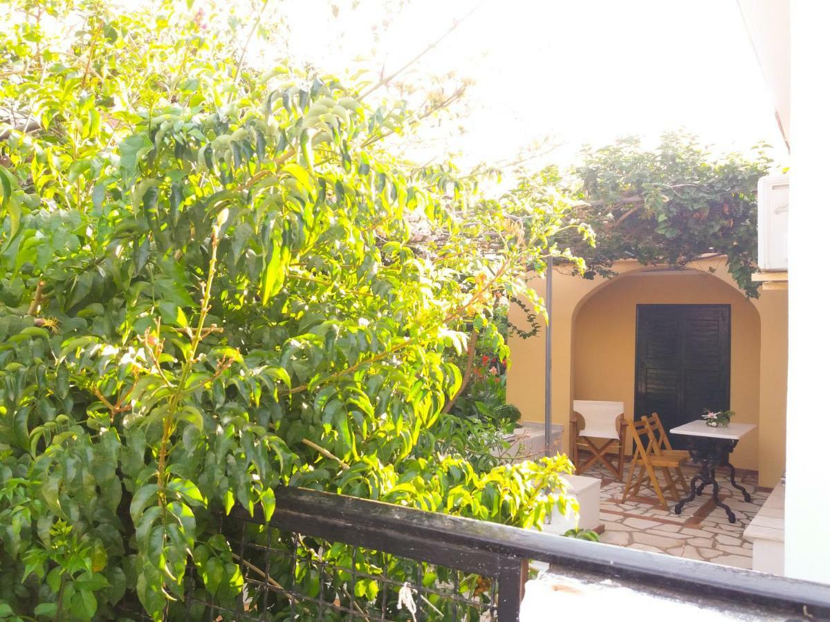 Ferienwohnung House With Garden Near The Sea Agia Efimia Exterior foto